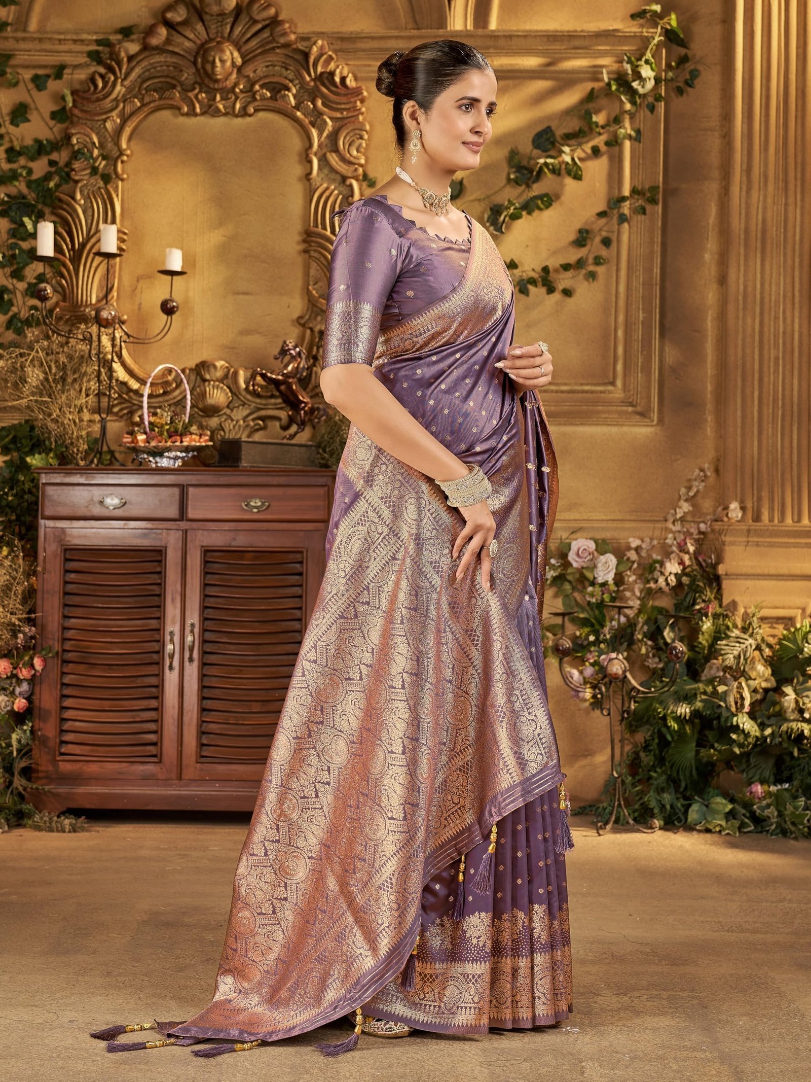 Women's Banarasi Silk Kanjivaram Saree For Wedding With Pure Zari Work, Woven Design, With Unstitched Blouse Piece - Image 4