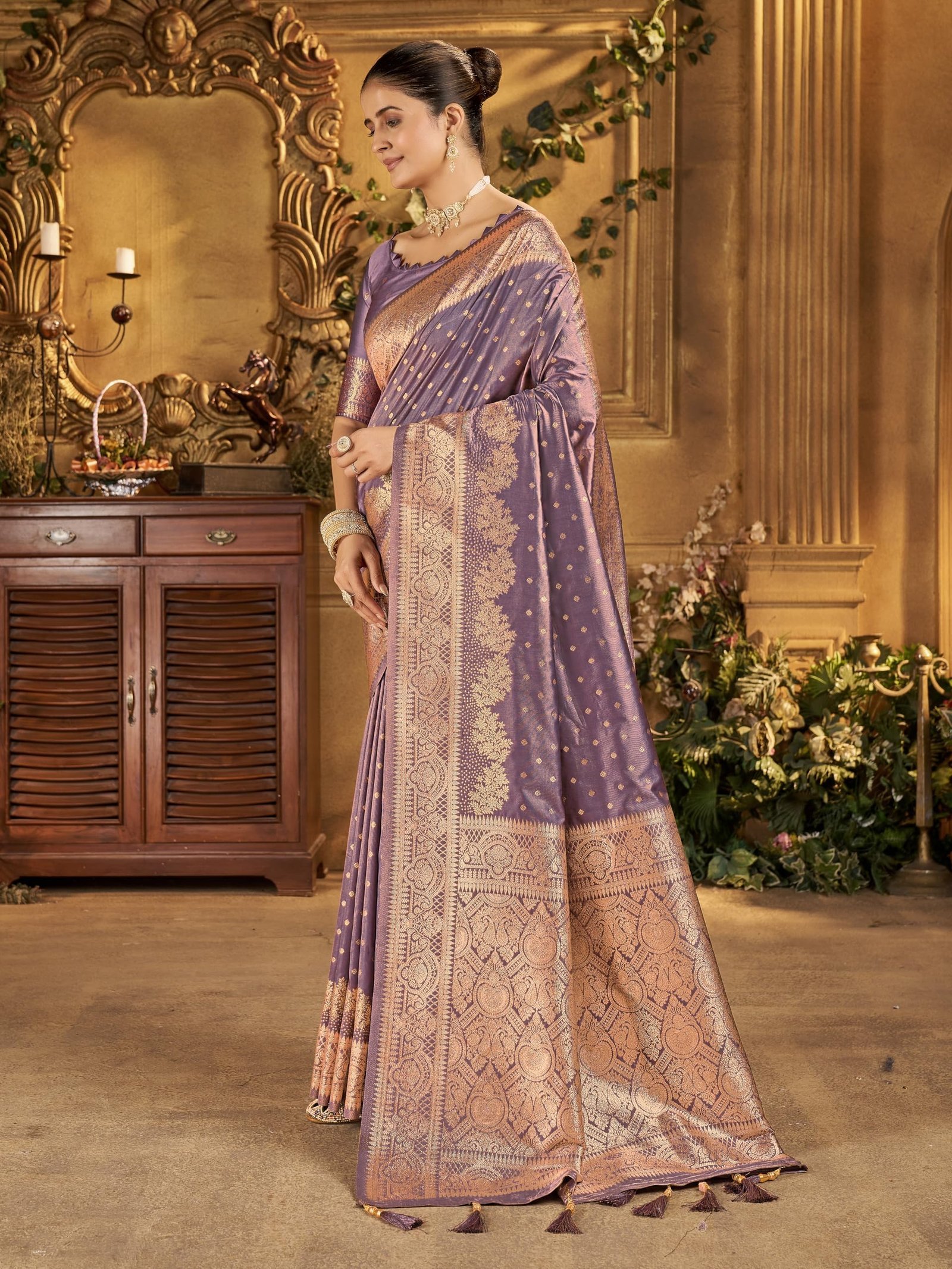 Women's Banarasi Silk Kanjivaram Saree For Wedding With Pure Zari Work, Woven Design, With Unstitched Blouse Piece - Image 3